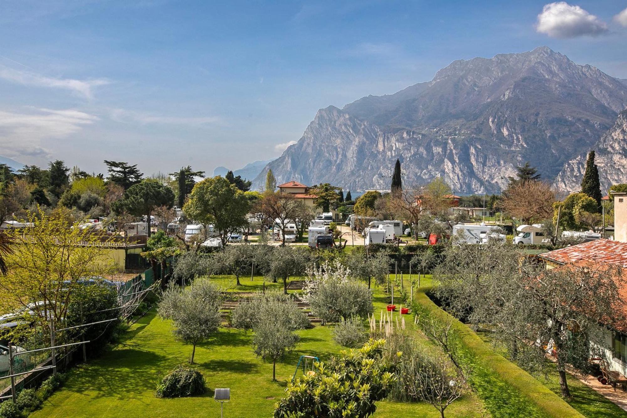 Bike & Wind Hotel Villa Maria Torbole Sul Garda Kültér fotó